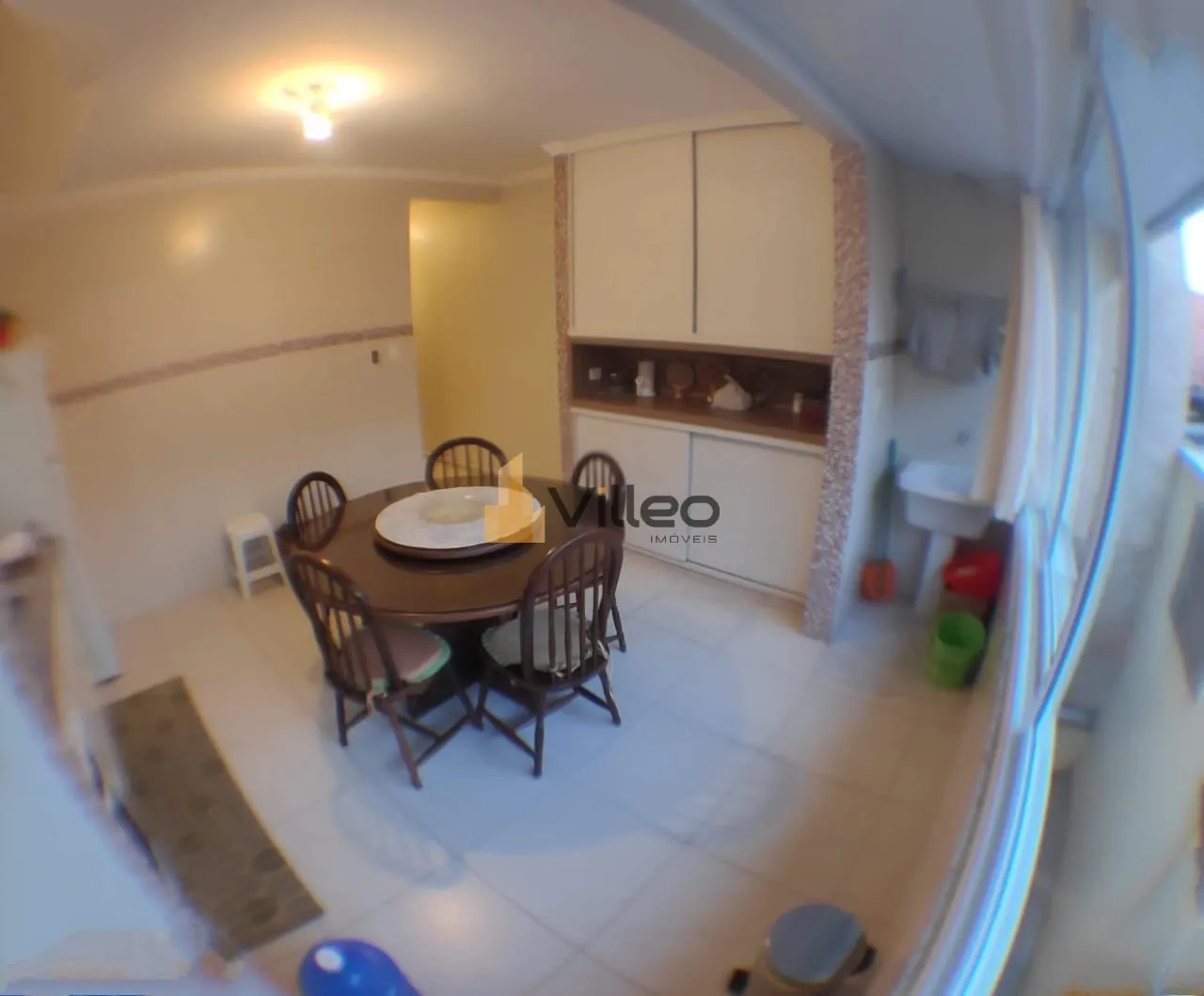 Imagem Duas casas.

Casa do piso superior: Em fino acabamento e inteira reformada.
Sala, dois quartos sendo...