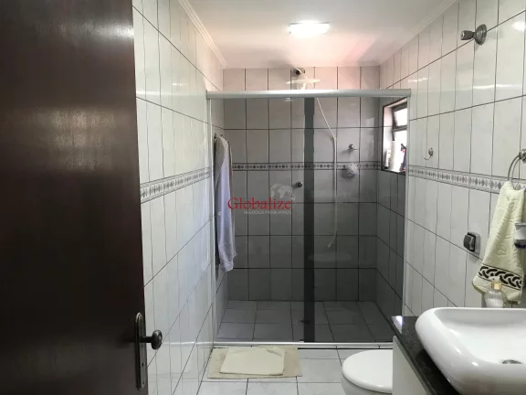 Imagem SOBRADO, 4 QUARTOS, 3 SUÍTES, 1 QUATRO DE EMPREGADA COM BANHEIRO, GARAGEM COBERTA, PISCINA E CHURRASQUEIRA