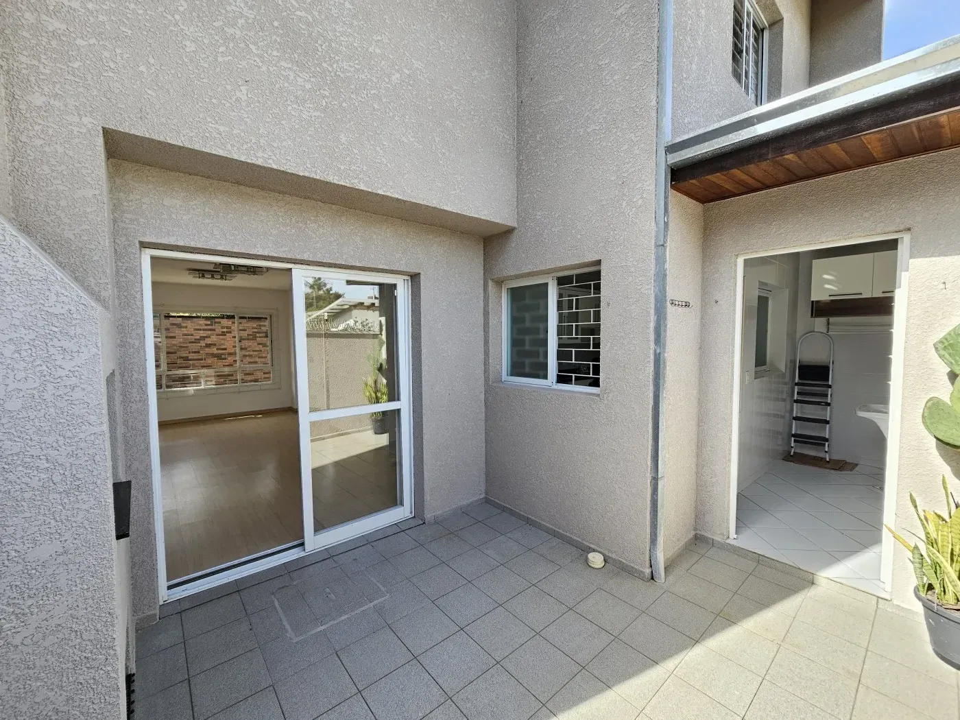 Imagem Sobrado com 3 Quartos à Venda, 151 m² em Boa Vista - Curitiba