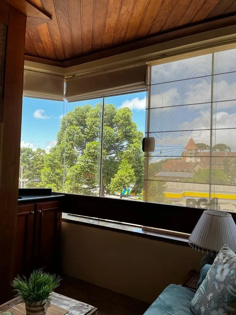 Imagem Cobertura duplex com 2 suítes e uma vaga para Comprar em Gramado.