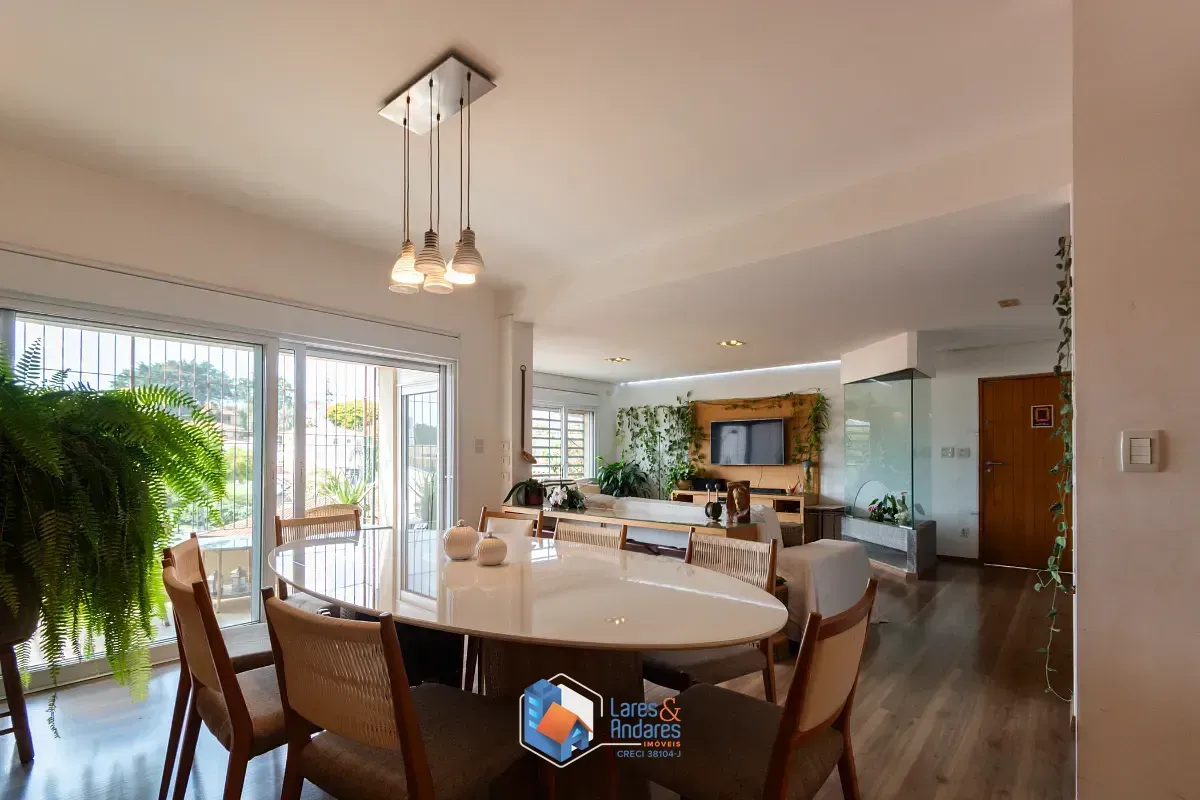 Foto do imóvel Casa para venda em Pacaembu com 4 quartos, sendo 3 suítes, 400m² em Rua Itaquera