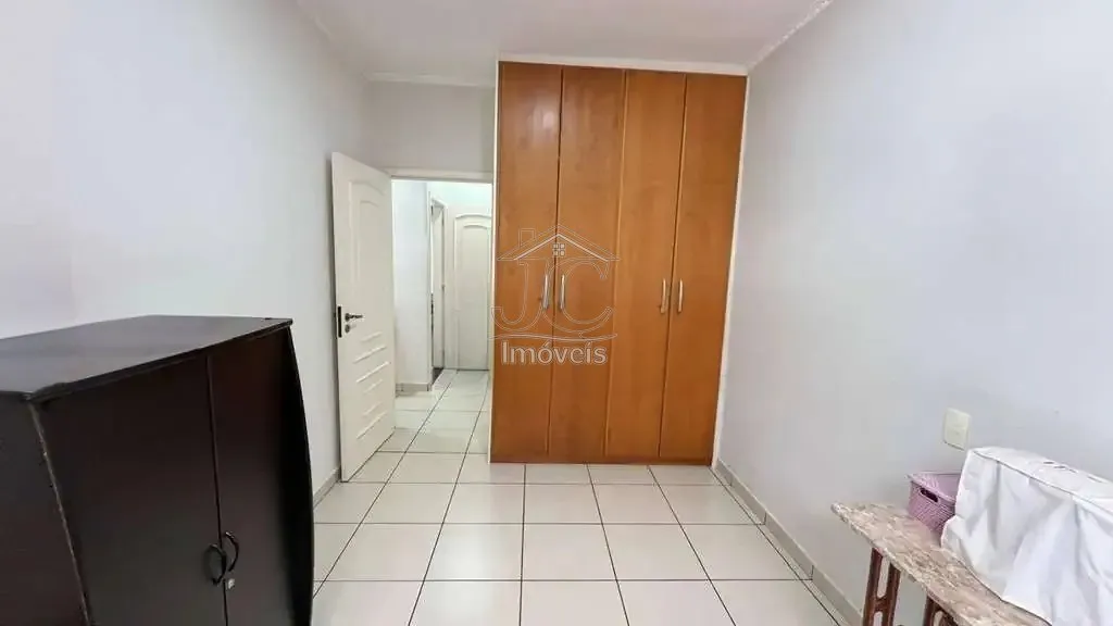 Imagem Casa com 3 dormitórios e amplo terreno na Vila Santana em Valinhos!