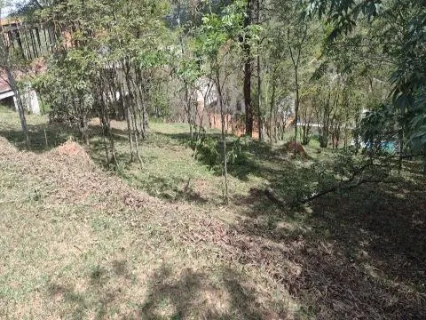 Imagem VENDA DE TERRENO NO COND. IBIRAPITANGA, EM ST. ISABEL/SP, 800m² com topografia em declive, com reserva lateral e vista privilegiada. CONSULTE-NOS.