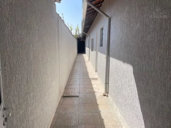 Imagem Residência na Praia Grande, com 3 quartos, sendo 1 suíte, e churrasqueira.