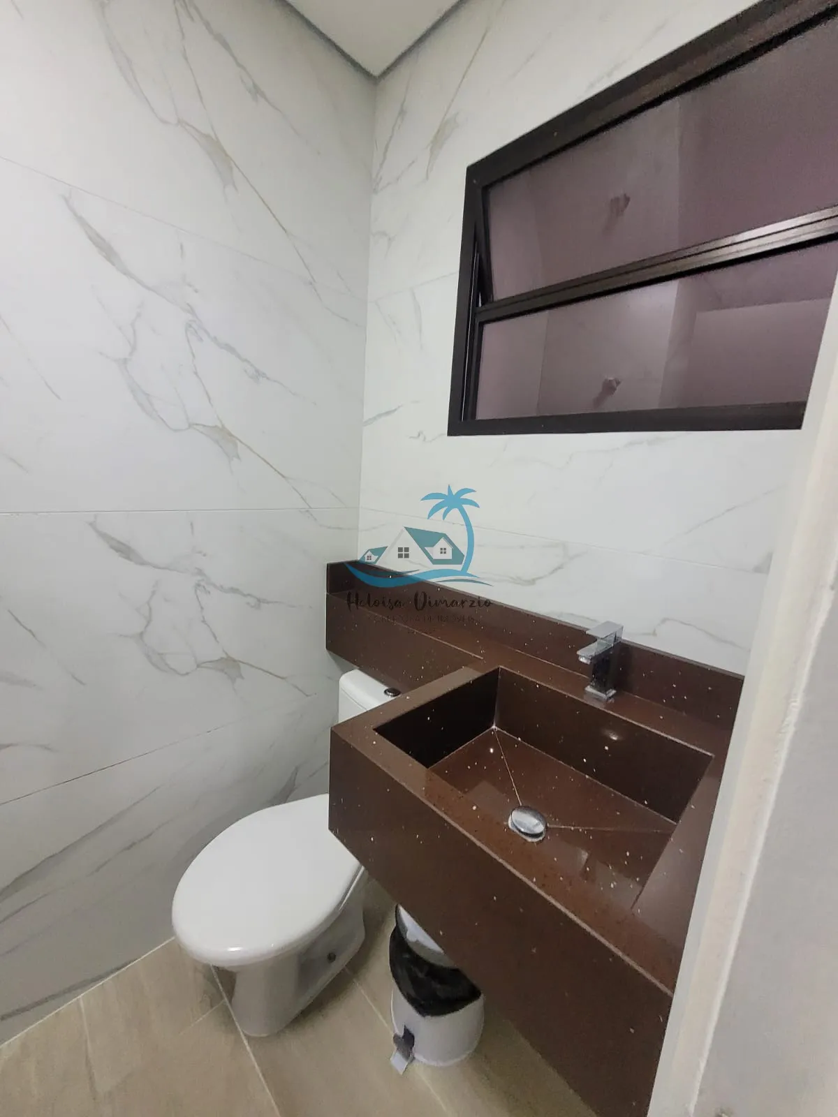 Imagem Apartamento com 3 dormitórios, mobiliado, à venda em Ubatuba, a 400m da Praia Grande