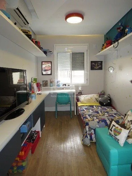 Imagem EXCELENTE CASA COM 3 DORMITÓRIOS, 1 SUÍTE E VAGA DE GARAGEM PARA 3 CARROS.