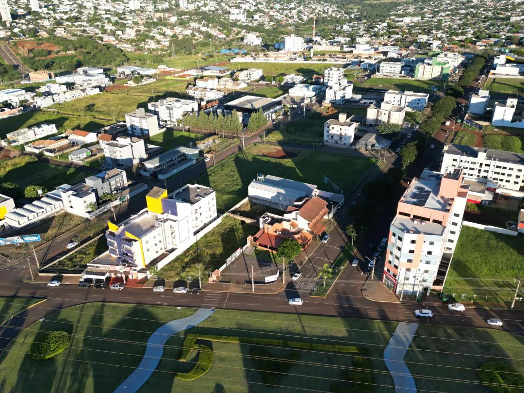 Imagem Terreno de esquina com sala comercial e apartamento, Bairro Fag, Cascavel - Venda