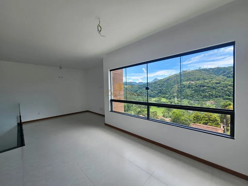 Imagem Casa em Condomínio para Venda em Teresópolis / RJ no bairro Golfe