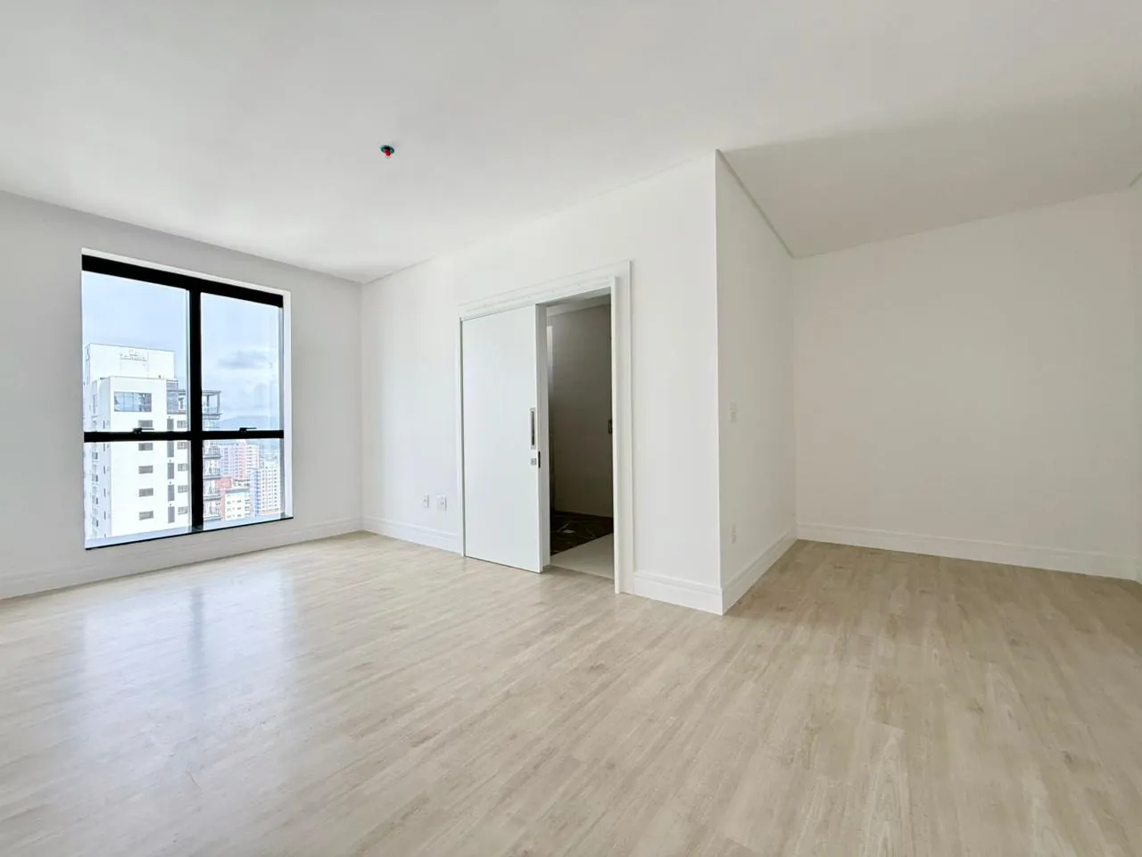 Imagem Apartamento à venda com 206m2 por R$ 3.290.000,00