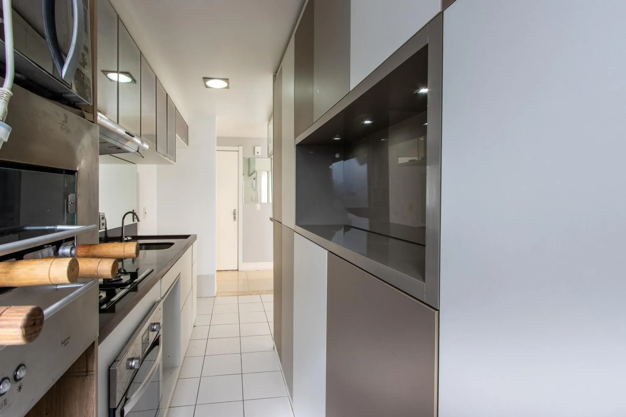 Imagem Apartamento no Bairro Cristal de 3 dormitórios,1 Suíte, Semi mobiliado com 1 vaga escriturada
