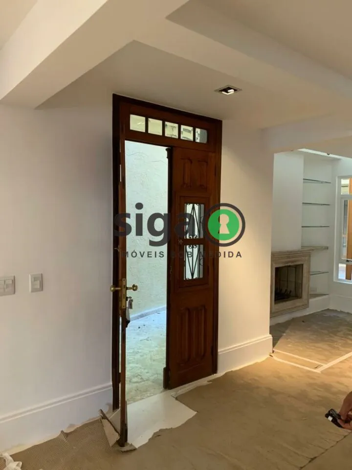 Imagem Casa Sobrado á Venda - 300 m², 3 suítes, 2 vagas no Jardim Paulistano !