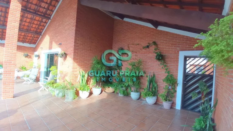 Imagem Casa com piscina em rua fechada