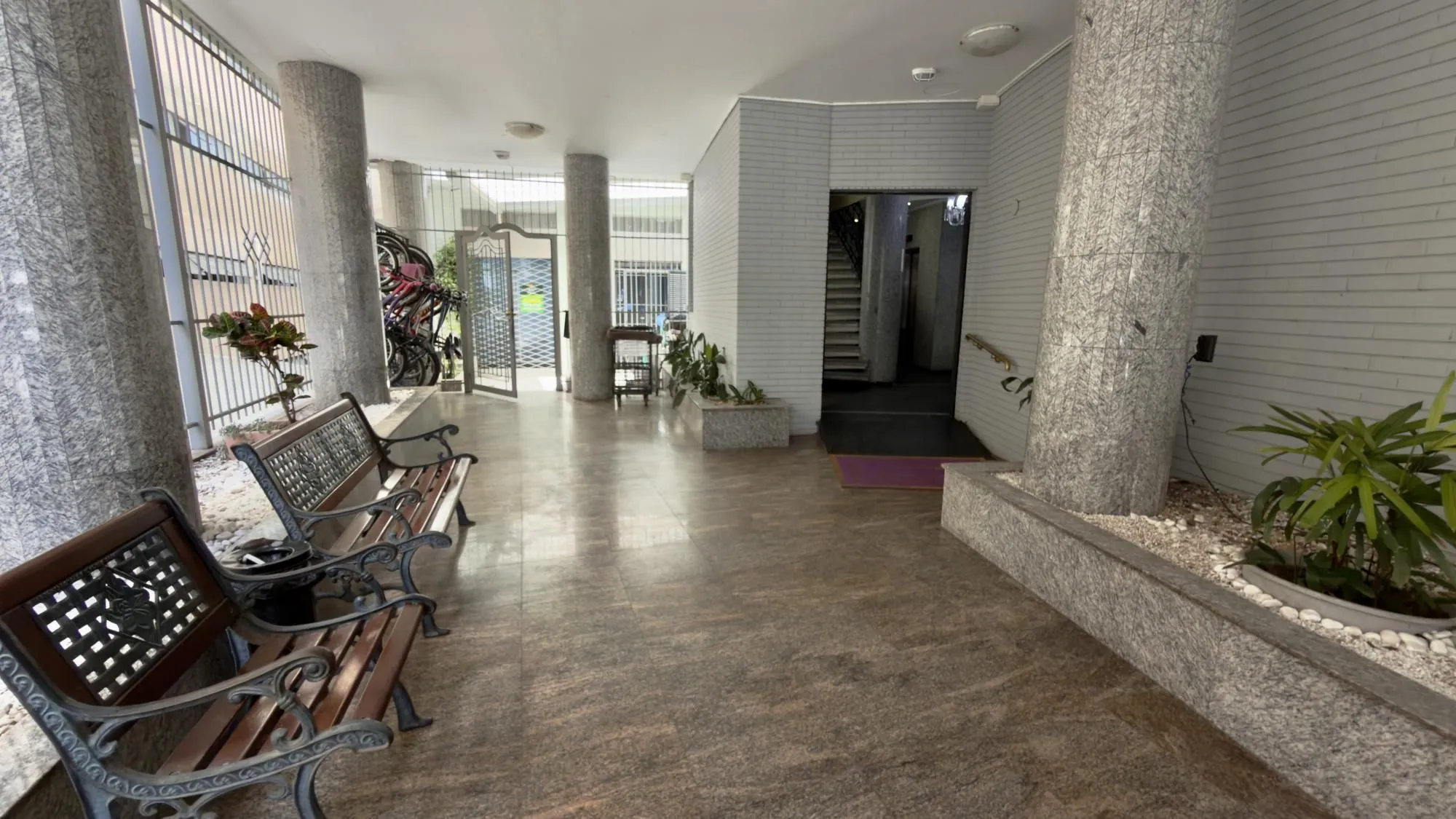 Imagem Apartamento 3 quartos para comprar no Ed. Jardim Sevigné. Centro Histórico.