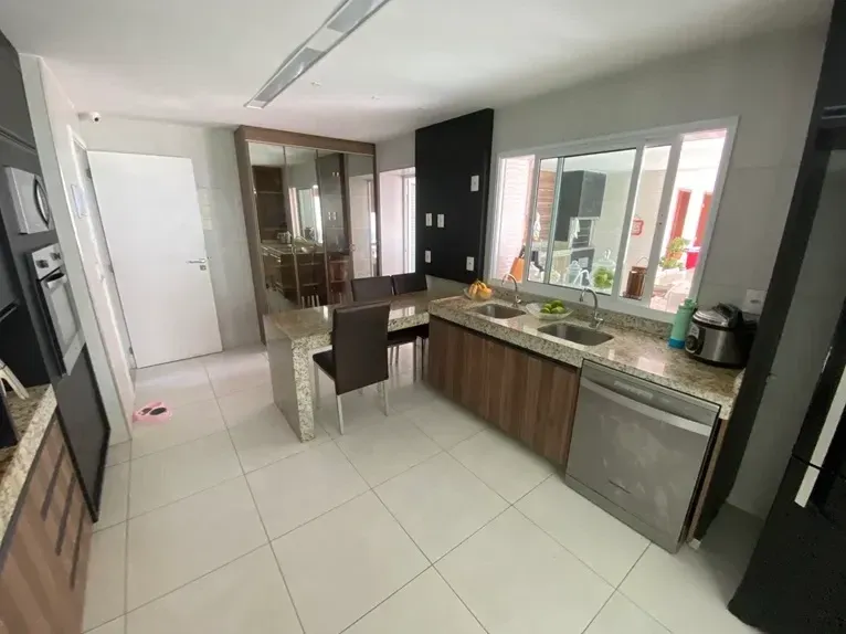 Imagem Casa de Condomínio com 4 Quartos à Venda, 325 m² em De Lourdes - Fortaleza