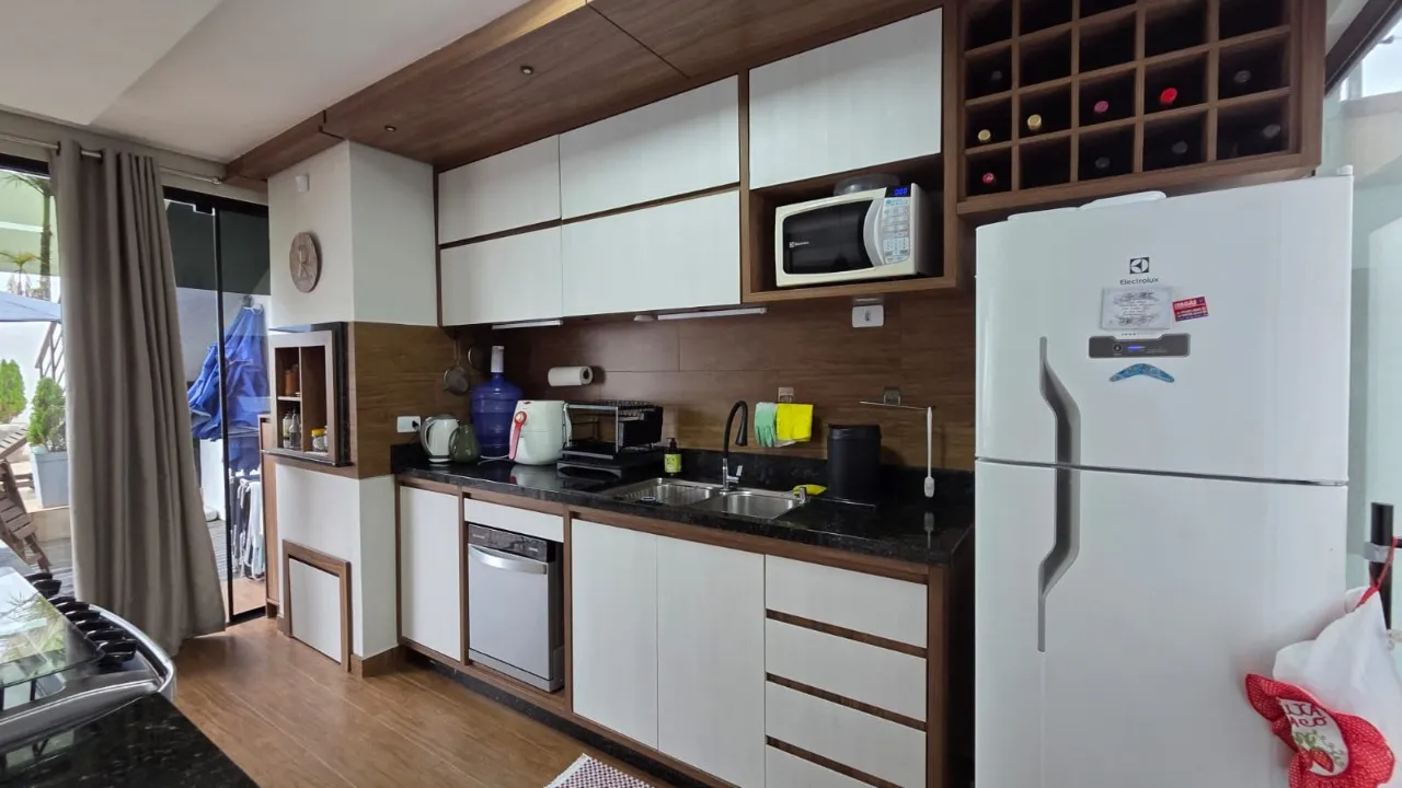 Imagem Casa com 3 suítes, 200 m², PISCINA AQUECIDA, mobiliada, com ar-condicionado e energia solar.

Cara...