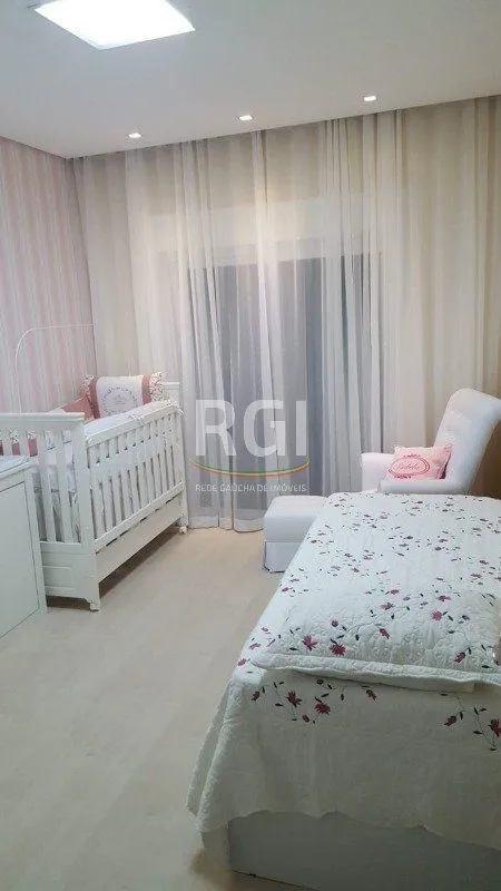 Imagem Casa para Venda - 350m², 3 dormitórios, sendo 1 suites, 2 vagas - Alto Teresópolis