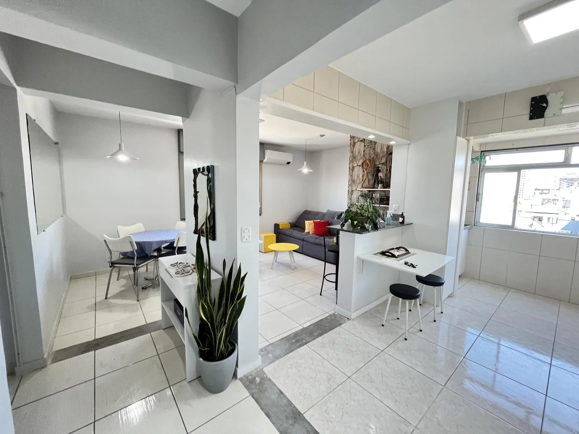 Imagem Apartamento de 2 quartos e 1 vaga de garagem no bairro Farroupilha em POA