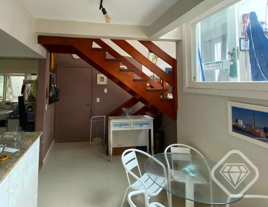 Imagem Cobertura Triplex mobiliada, única e cheia de personalidade na Pedra Redonda

Uma cobertura para qu...