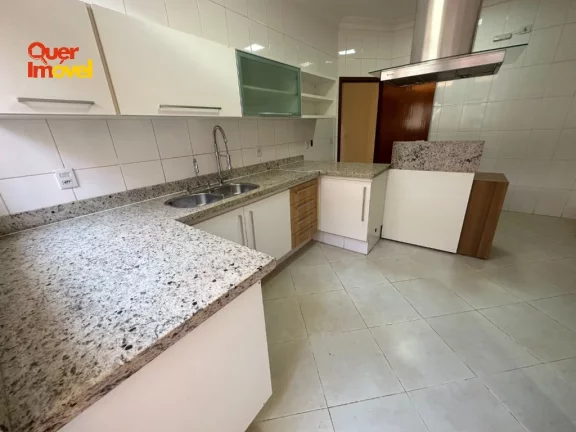 Imagem Oportunidade Imperdível de Casa à Venda no Jardim Antártica, Ribeirão Preto-SP! 5 quartos, 3 suítes, 3 salas, 4 banheiros, 5 vagas de garagem e 324,00 m² de área. Permuta e Financiamento. Quer Imóvel Negócios Imobiliários.
