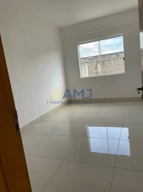 Imagem Sobrado a Venda - Condomínio Jardim Imperial no St. Goiânia 2