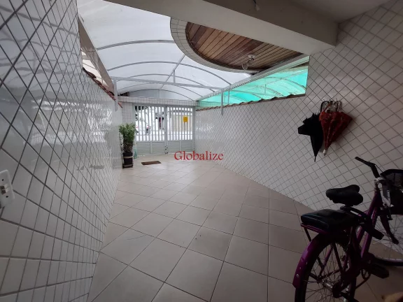 Imagem Casa com 6 Quartos e 5 banheiros à Venda, 212 m² por R$ 1.500.000
