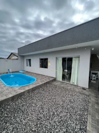 Imagem Casa para locação temporada em Guaratuba com Piscina para 8 pessoas (disponível para ano novo)