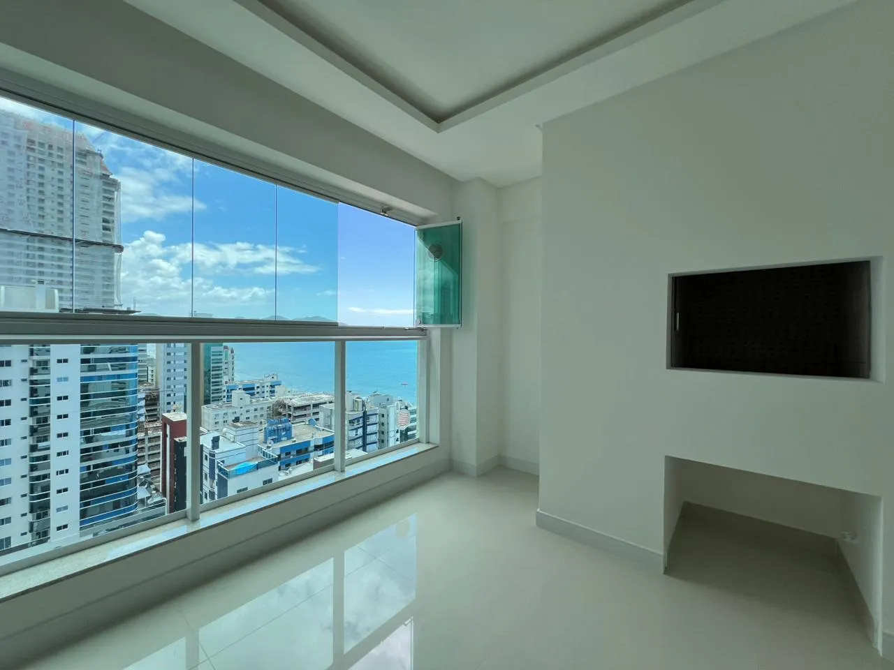 Imagem Apartamento com vista para o mar à venda com 179.5m2 por R$ 3.950.000,00