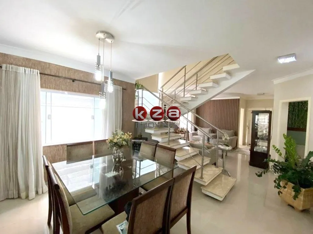 Imagem Casa de Luxo em Condomínio: 4 Quartos, 4 Suítes, 3 Salas, 5 Banheiros, 2 Vagas de Garagem, 300m² em Valinhos-SP, Jardim Recanto.