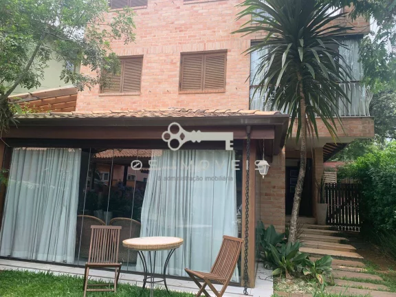 Casa em Condomínio em meio a natureza com 10 casas na Granja Viana!!!!