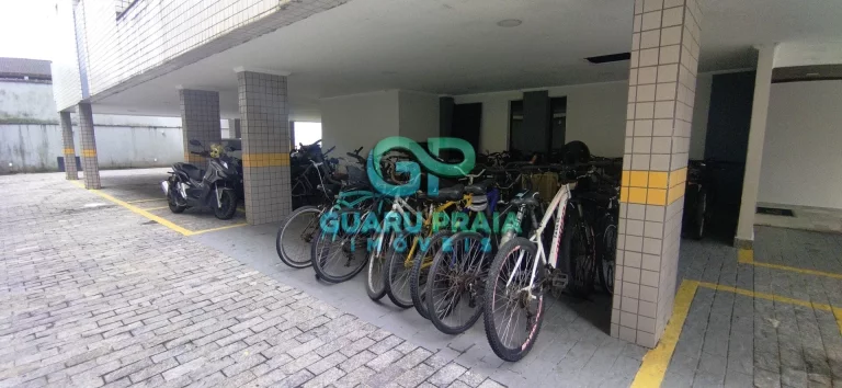 Imagem Amplo apartamento em prédio com lazer
