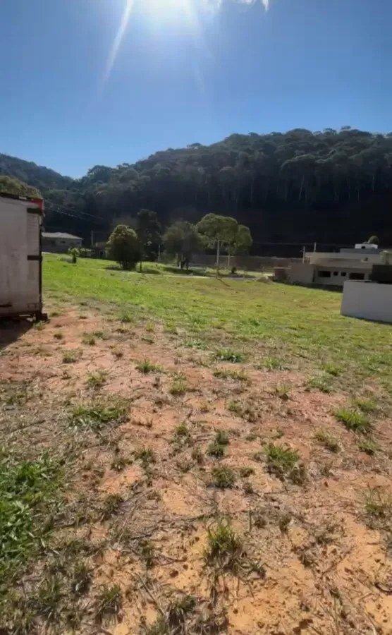 Imagem Terreno em Condomínio para Venda em Teresópolis / RJ no bairro Prata