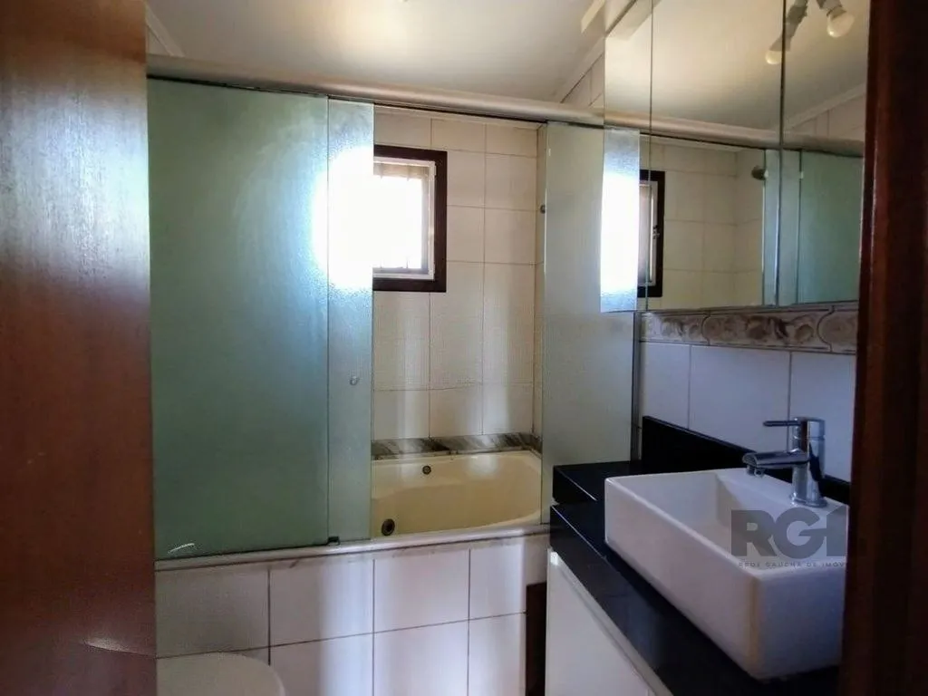 Imagem Casa de 3 dormitórios no bairro Ipanema - Porto Alegre