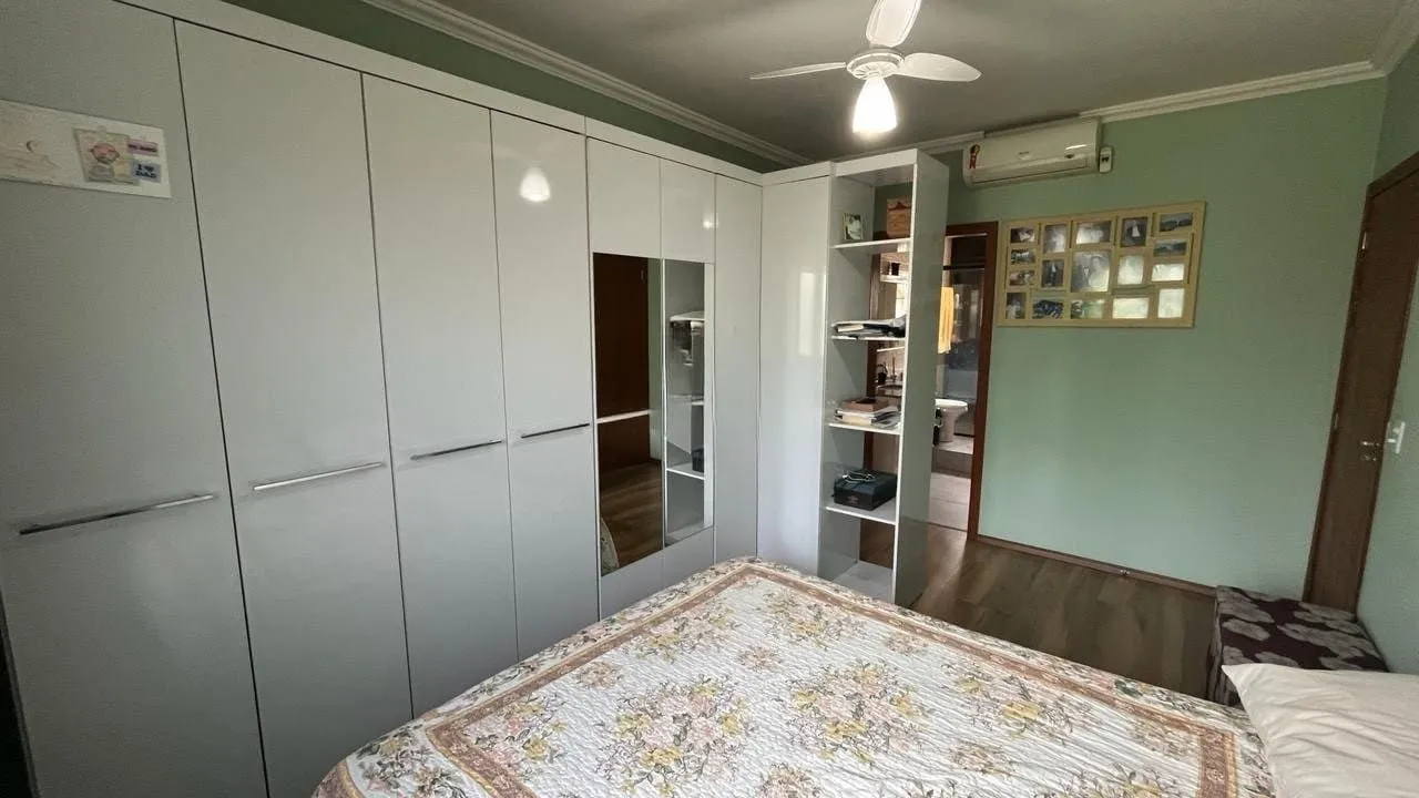 Imagem Casa de 4 dormitórios no bairro Santo Antônio, Porto Alegre