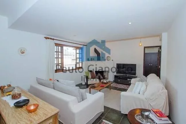Imagem Casa estilo chácara c/ galpão próxima ao Centro de Cotia