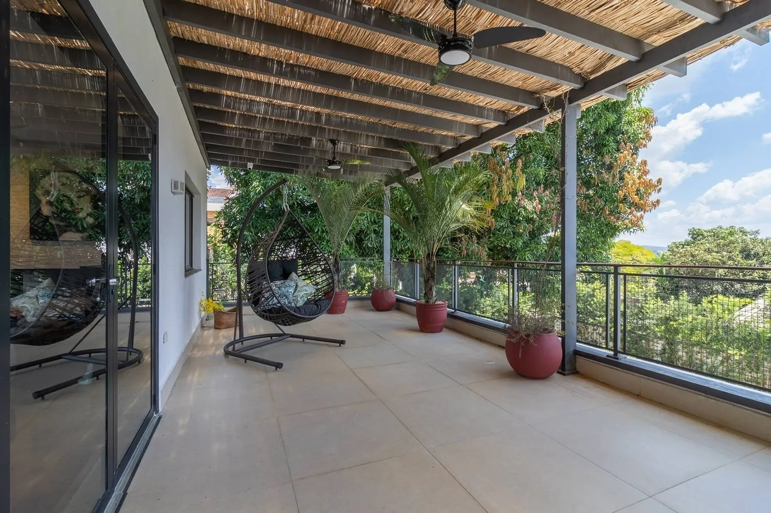 Imagem Casa de Luxo Modernizada em Alphaville ? Privacidade, Conforto e Sustentabilidade
