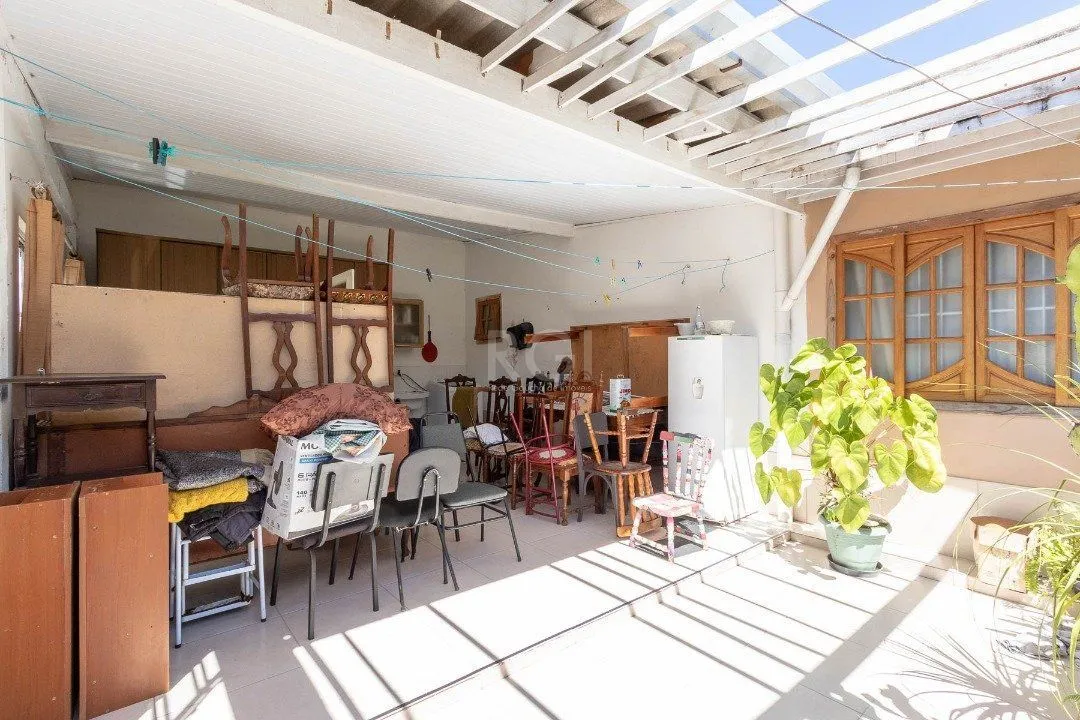 Imagem Casa para Venda - 370m², 4 dormitórios, sendo 1 suites, 6 vagas - Lomba do Pinheiro