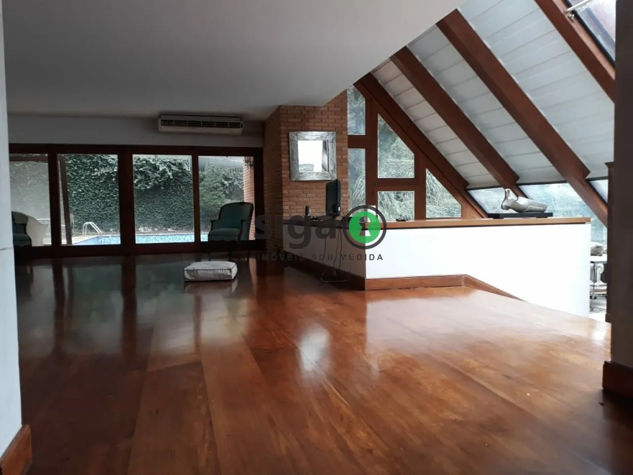 Imagem Casa de Luxo Projetada por Marcos Tomanik no Morumbi - Vizinha a Área Verde Tombada