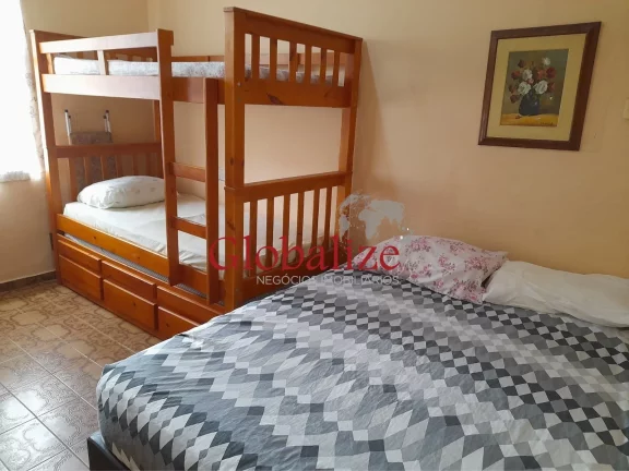 Imagem Casa térrea bem grande em Santos na Ponta da Praia com 3 dormitórios e edícula nos fundos à venda por R$ 980.000,00