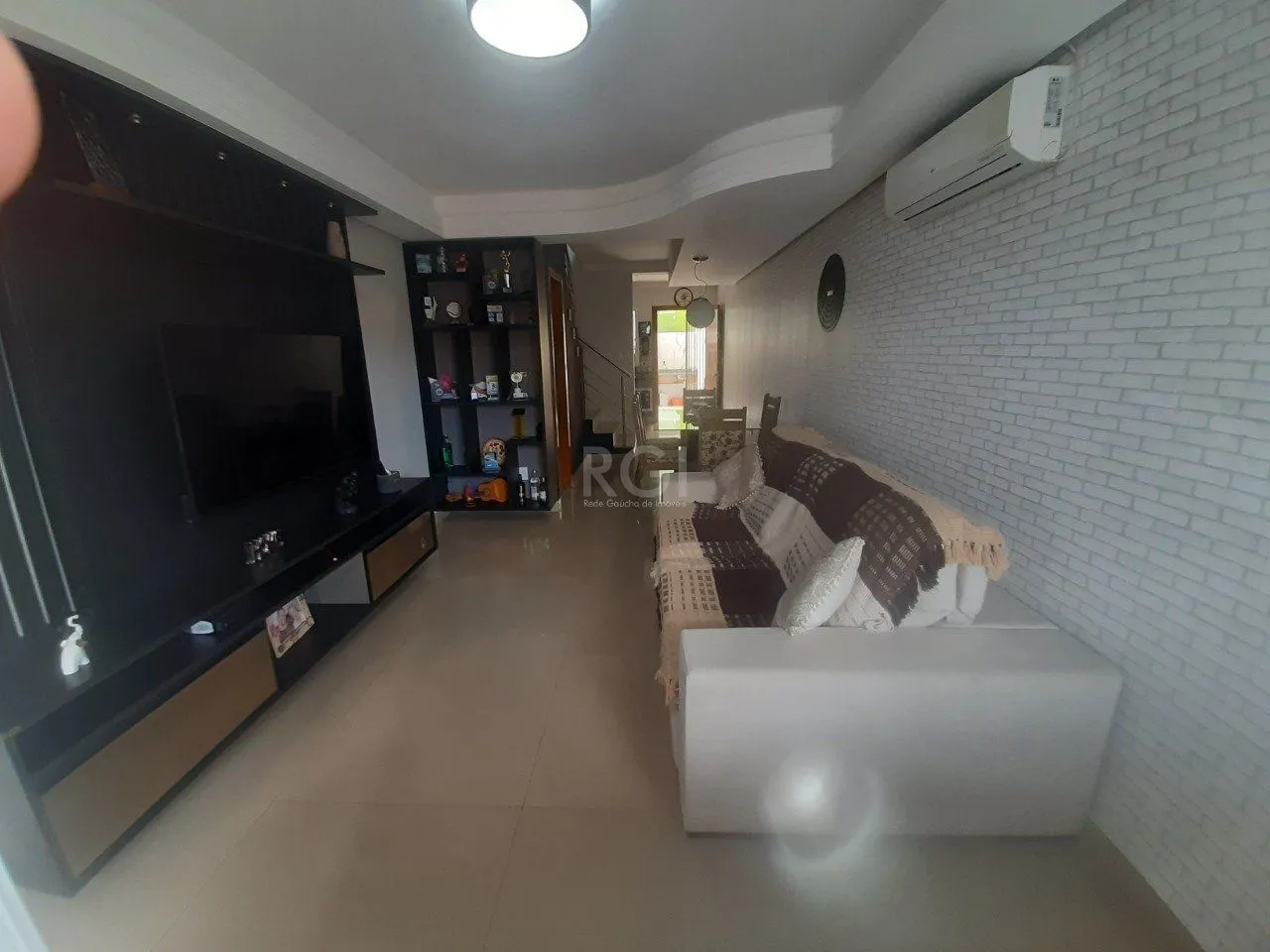 Imagem Casa com 2 quartos, 2 suítes, varanda, vaga, no bairro Aberta dos Morros, Poa/RS