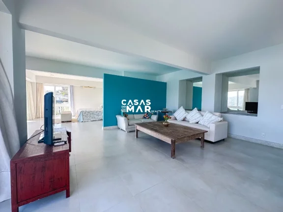 Imagem Luxuosa Casa Frente Mar em Búzios-Ferradura: 6 Suítes, Vista Deslumbrante, Piscina e Privacidade Total!