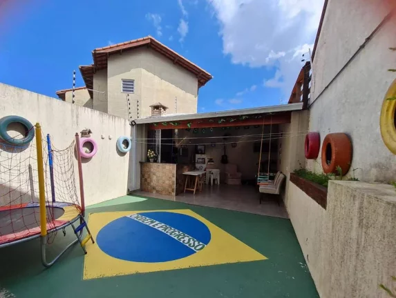 Imagem Sobrado semi geminado 98 m², 3 dorm / 1 suíte, gourmet, ótima localização!