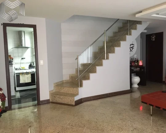 Imagem Cobertura de luxo à venda no Recreio dos Bandeirantes, Rio de Janeiro - 4 quartos, 4 suítes, 7 banheiros, 3 vagas de garagem - 360m² de área.