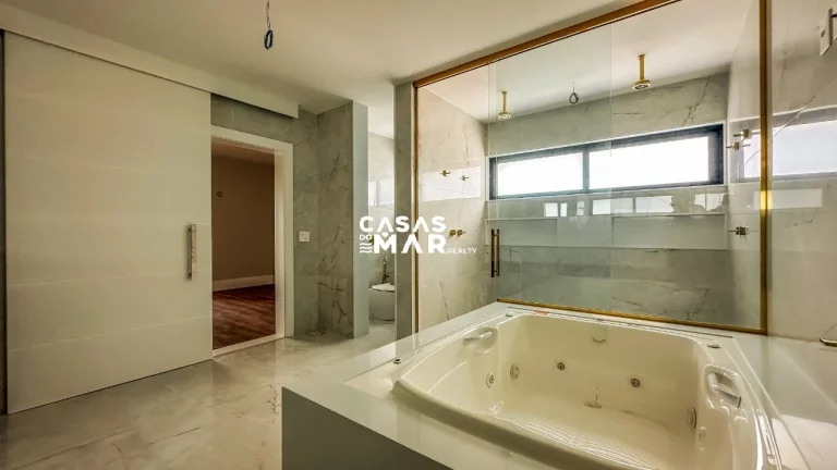 Imagem Magnífico Triplex Novíssimo no Condomínio Del Lago: Luxo, Conforto e Sofisticação em 860m²