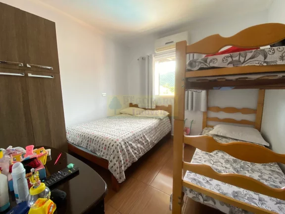 Imagem Oportunidade Única para Seu Negócio: 7 Apartamentos Comerciais com 16 Quartos, 7 Salas, e Piscina!