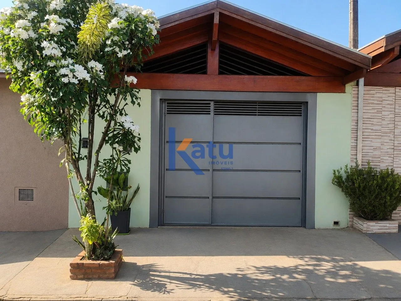 CASA À VENDA, BAIRRO RESIDENCIAL VALE DO SOL, BEBEDOURO/SP

Casa térrea com 129 m² de área de te...