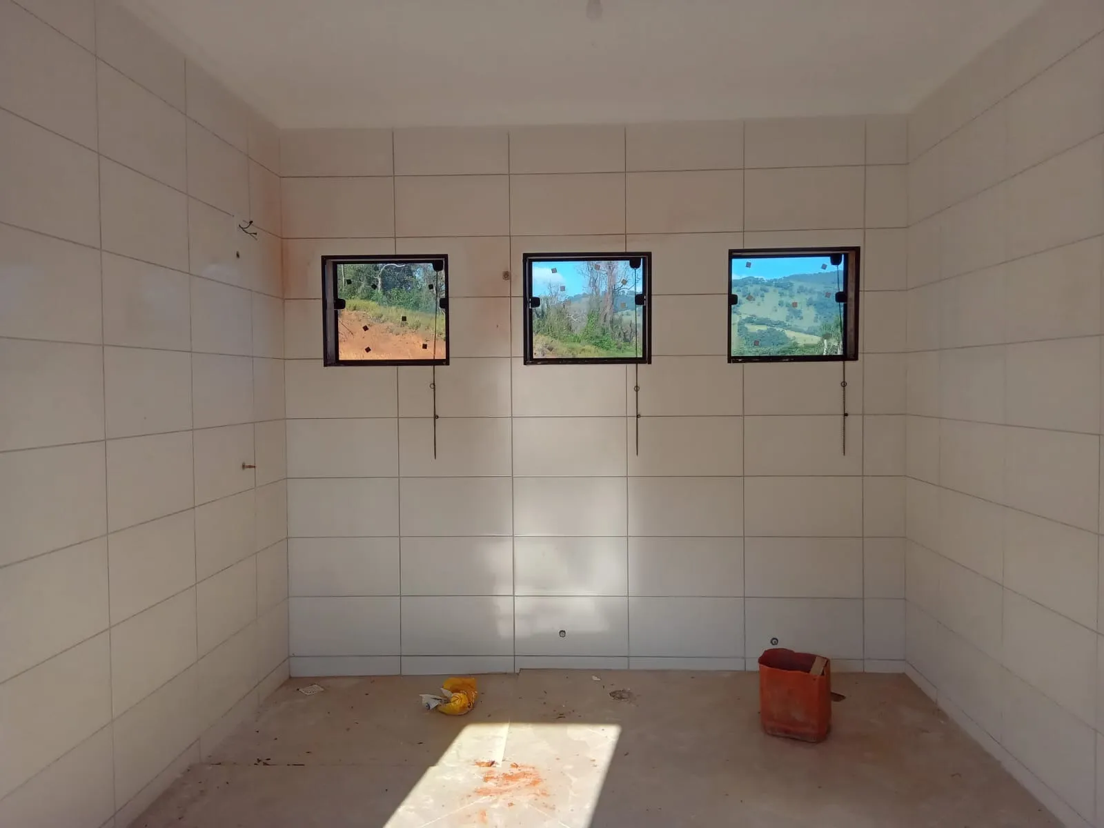 Imagem Galpão Comercial para Venda ou Locação em Cambuí-MG, Bairro Água Comprida: 1 Sala, 2 Banheiros, 5 Vagas de Garagem, 3.600m² de Área.