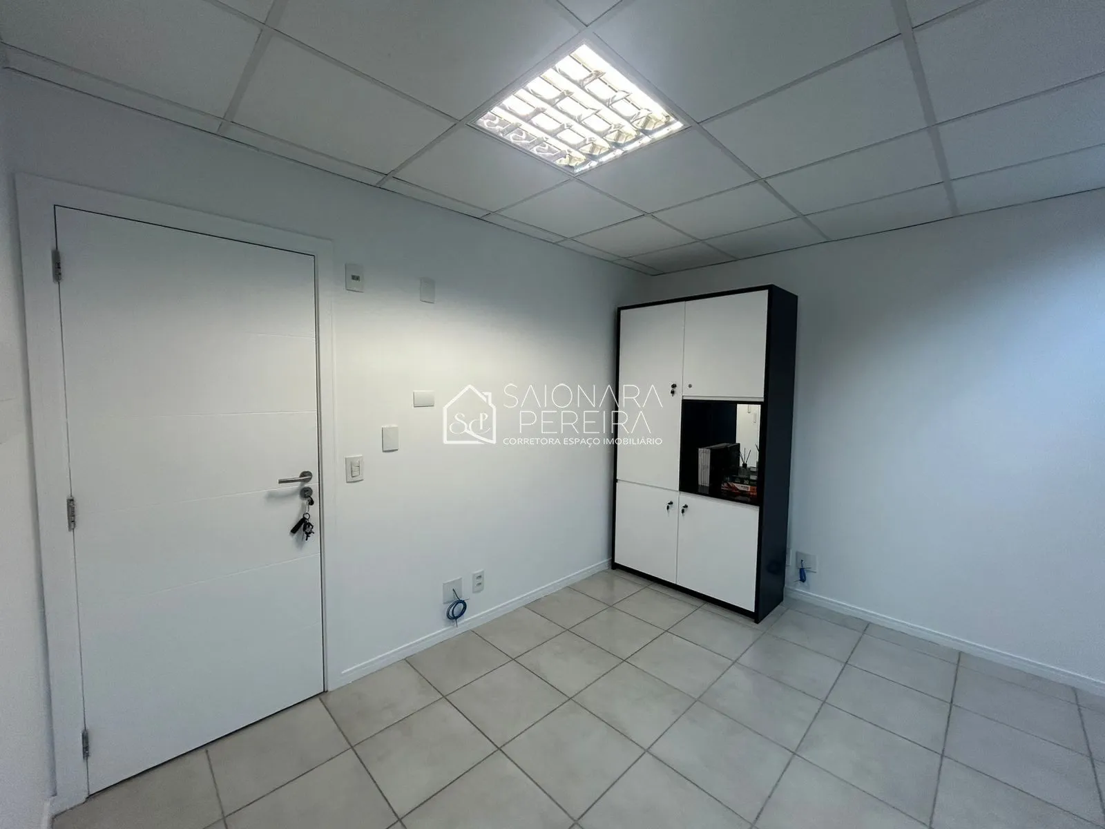 Imagem SALA COM DUAS VAGAS DE GARAGENS- CENTRO DE FLORIANOPOLIS
