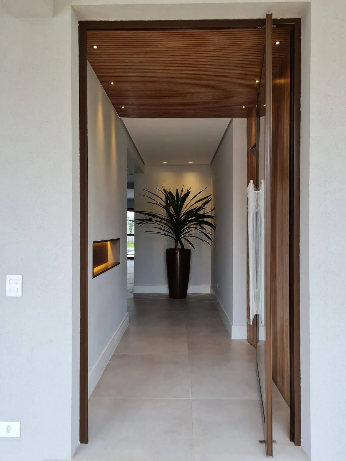 Imagem Casa Sobrado de 400m² de Área Construída Localizada no Alphaville Residencial 2!
