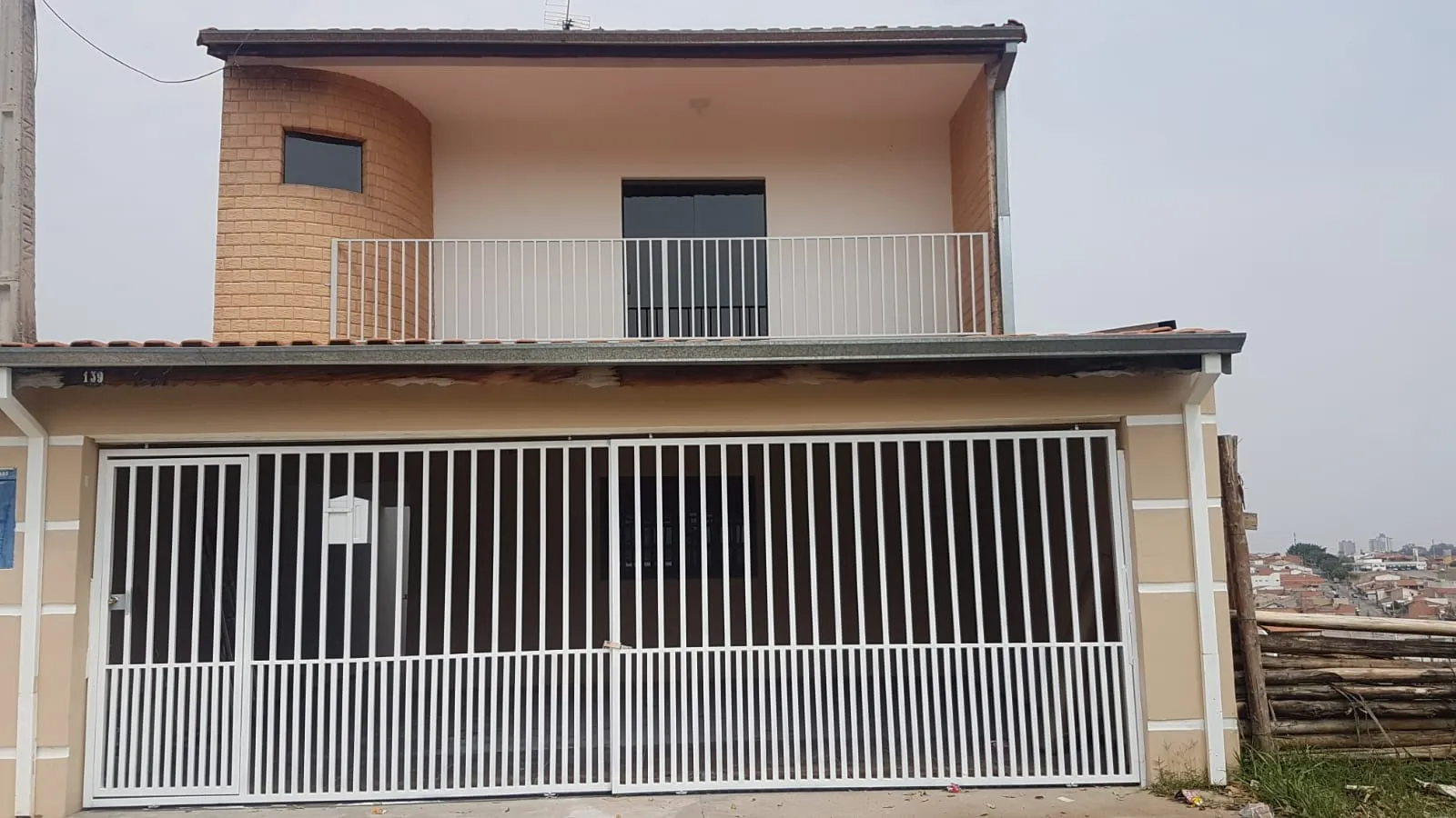 Imagem Casa a venda com amplo espaço