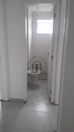 Imagem Imóvel seminovo Prédio de torre única, com amplo hall, 3 apartamentos por andar, elevadores amplo...